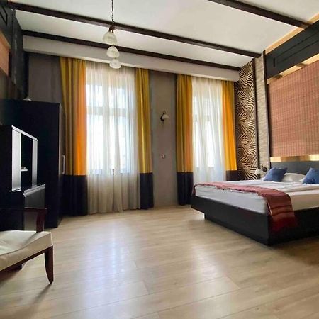 Safari Royal Apartment Nagyvárad Kültér fotó